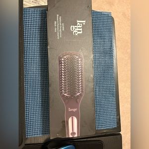 Lange LeVite hair straightening brush